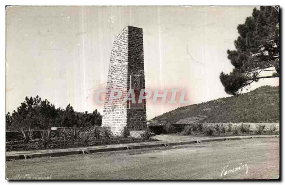 CPA Militaria Monument aux combattants