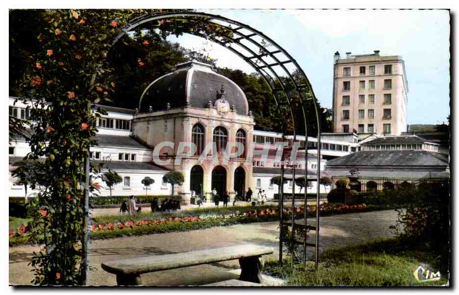 Hôtel-Dieu de Lourdes — vue du jardin et du bâtiment principal — éditeur Cim, n° de série non visible