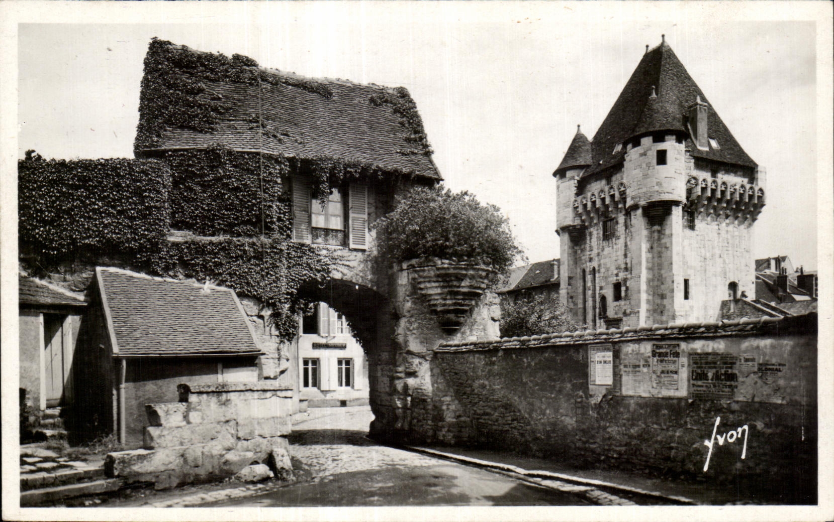 Nevers - Porte de Croux - avant porte - CPA 