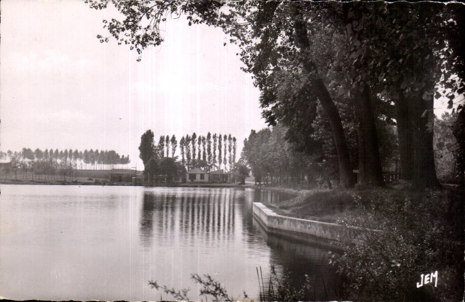 Le Quesnoy - L Etang du Pont Rouge - CPA 