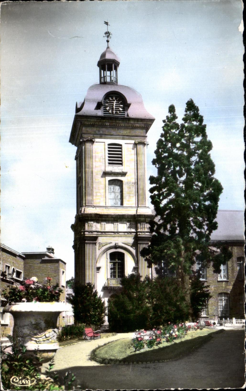 Le Quesnoy - Le Beffroi - Jardin de l Eglise - CPA 