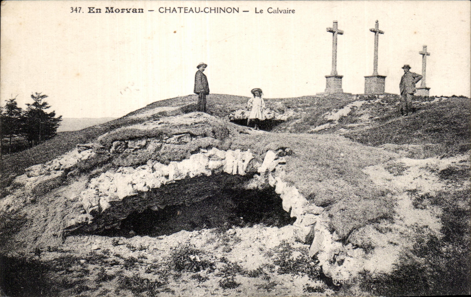 CPA En Morvan Chateau chinon Le Calvaire