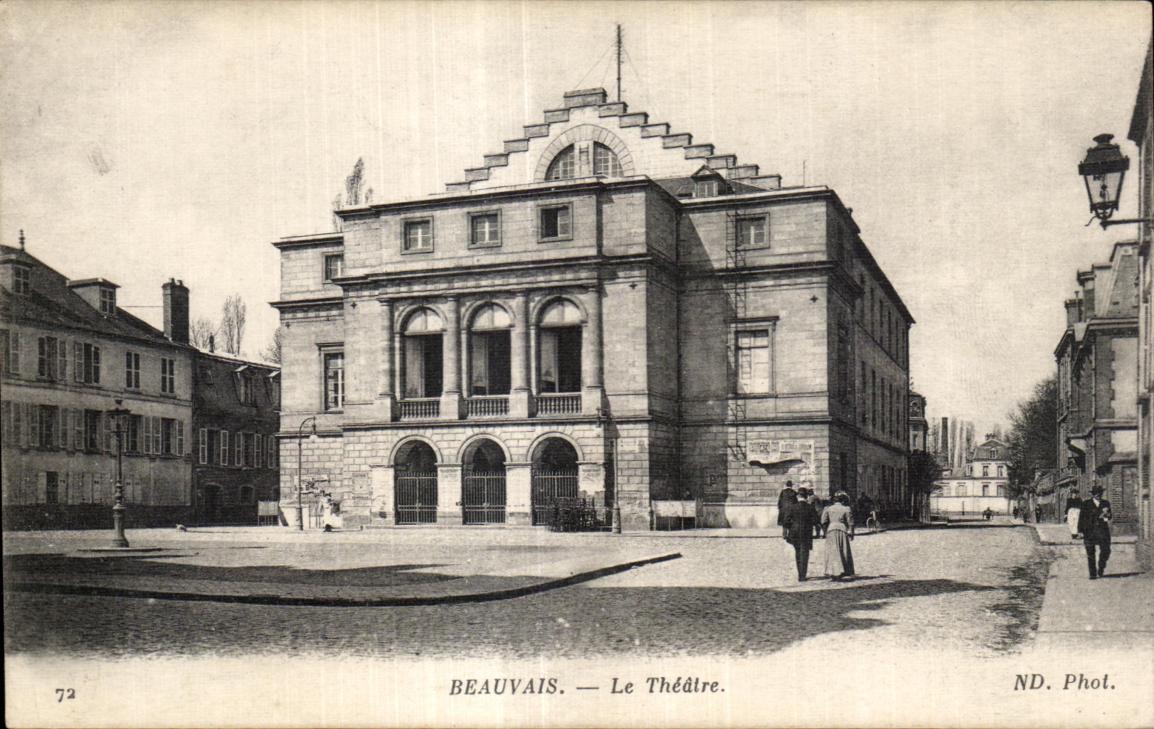 CPA Beauvais Le Theatre