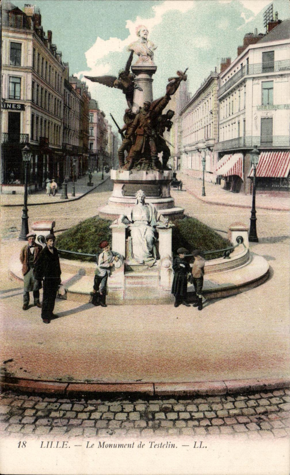 CPA Lille Le Monument de Testelin Enfants 