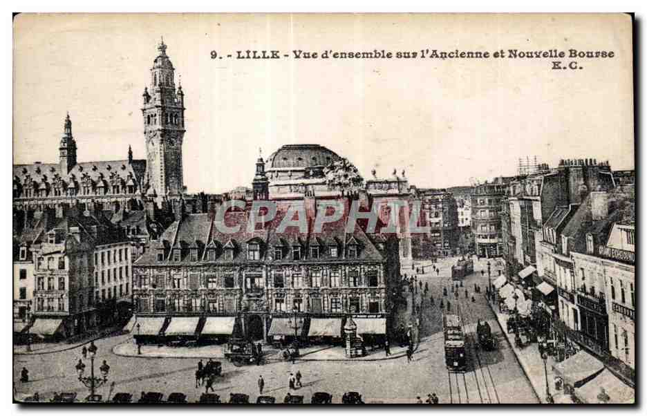 CPA Lille Vue d ensemble sur l Ancienne et Nouvelle Bourse 