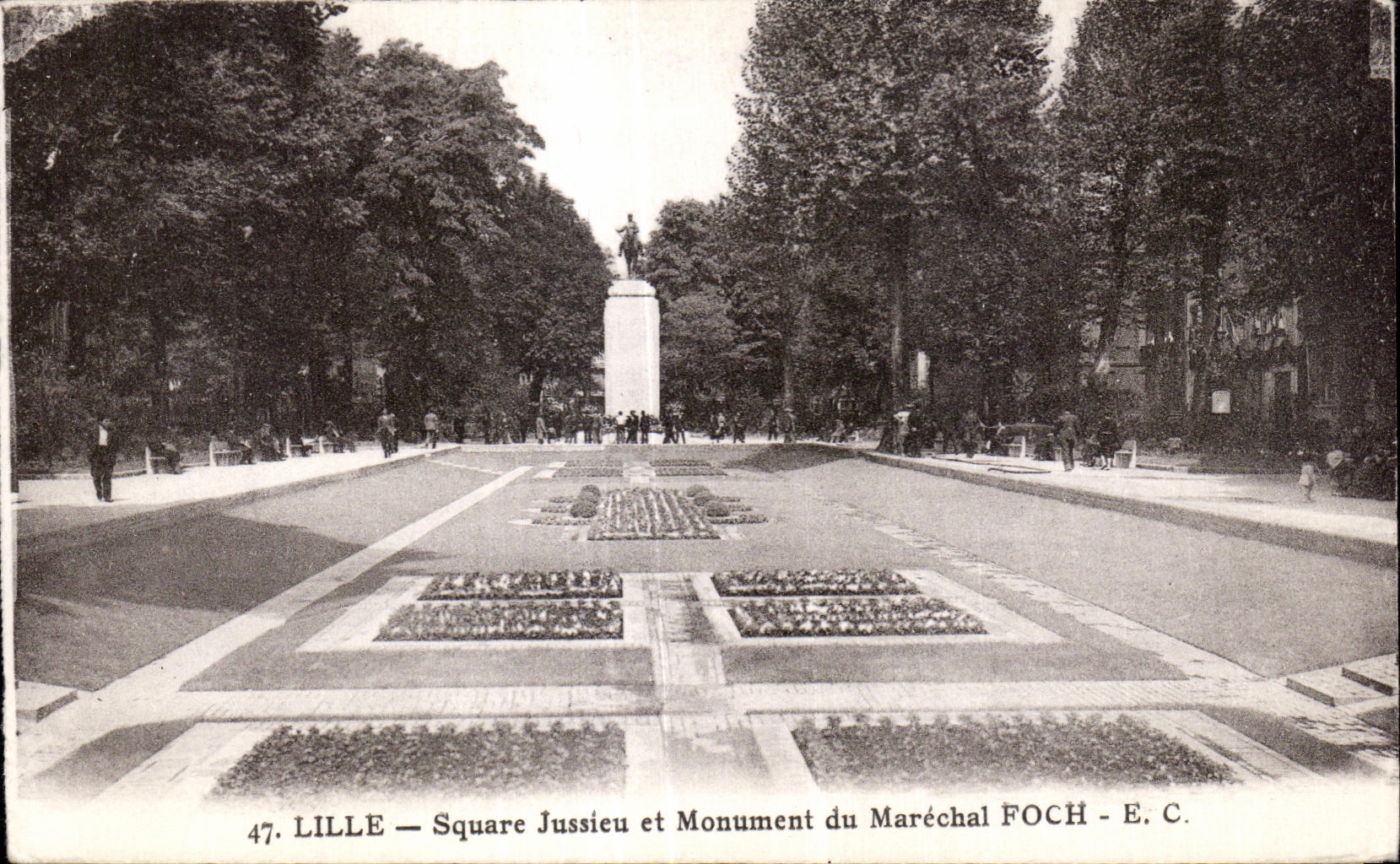 CPA Lille Square Jussieu et Monument du Marechal Foch