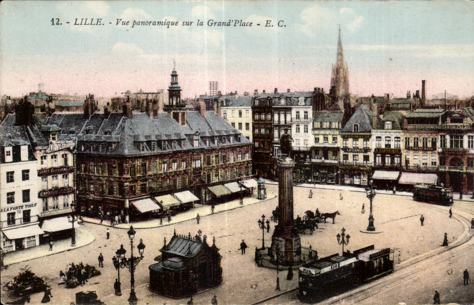 CPA LilleVue panoramique sur la Grand Place 