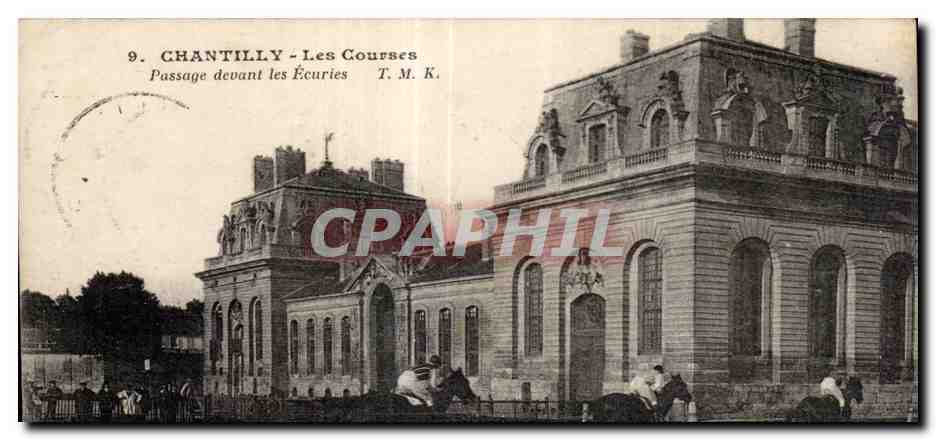 CPA Chantilly Les Courses Passage devant les Ecuries Chevaux Cheval Horse Hippisme Courses