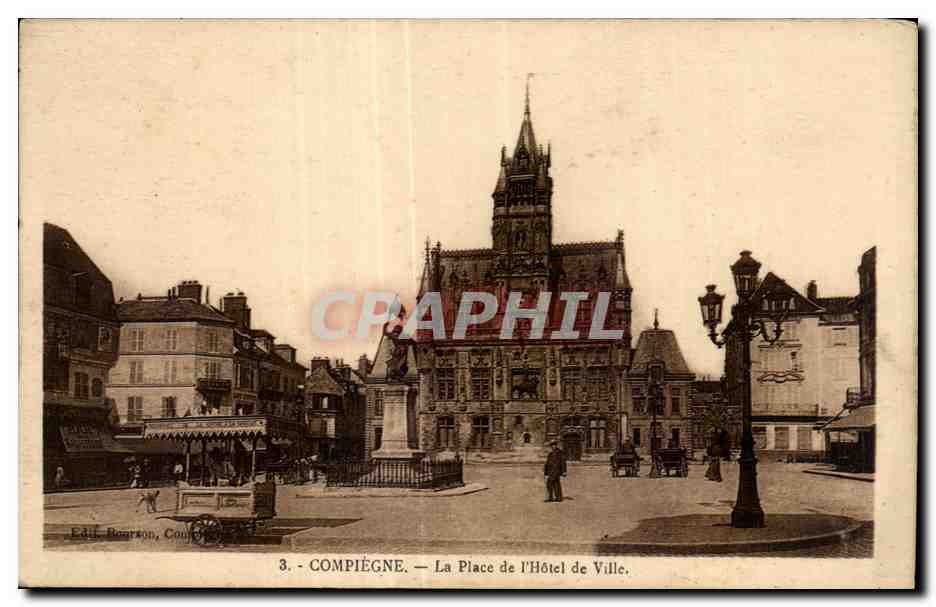 CPA Compiegne La Place de I Hotel de Ville