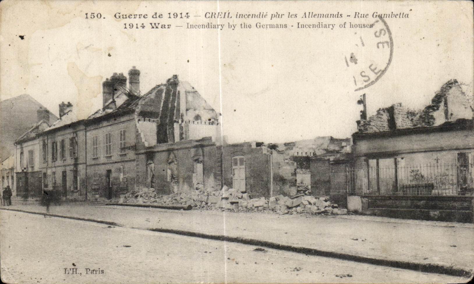 CPA Creil Guerre de incendie par les Allmands Rue Gambetta Incendiary by the Gormans Ineendiary of houses Militaria 