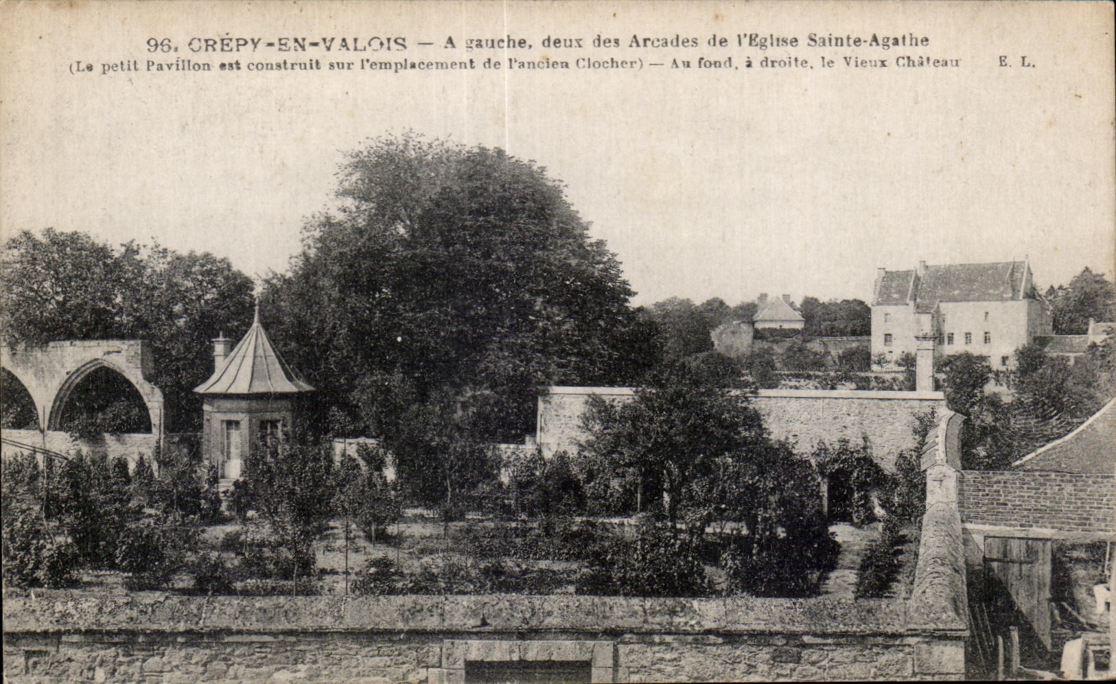 Crépy-en-Valois — Arcades de l'église Sainte-Agathe et Vieux Château — E. L.