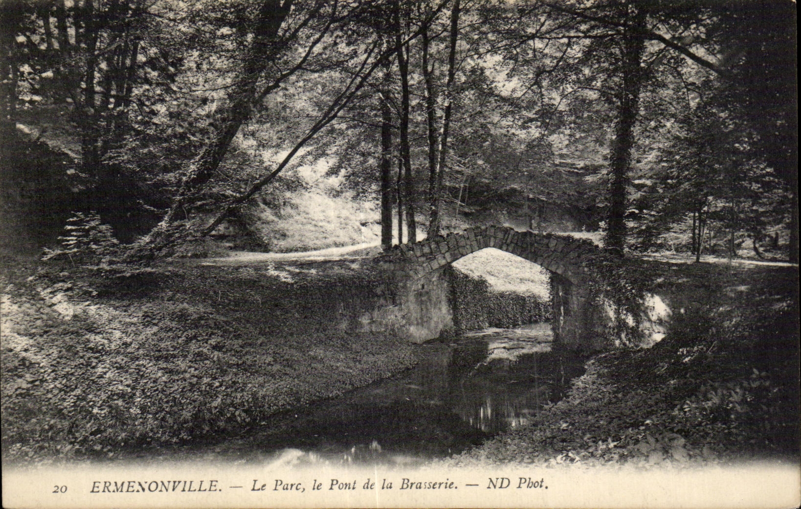 Ermenonville — Ansicht des Parks, der Brauereibrücke — ND Fotografie