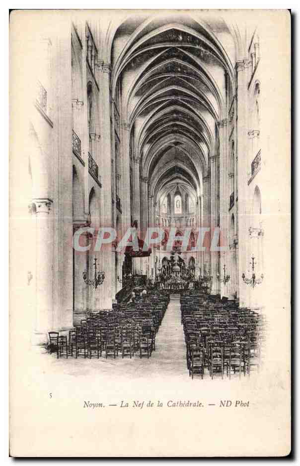CPA Noyon La Nef de la Cathedrale 