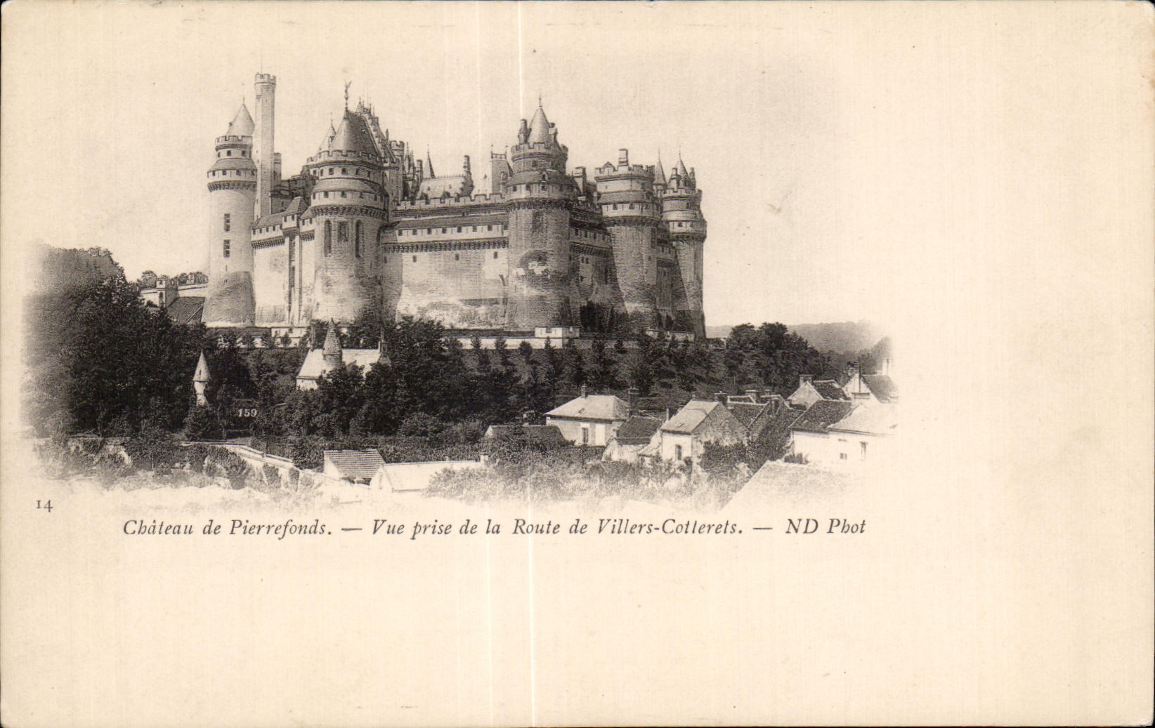 CPA Cbateay de Pierrefonds Vue prise de la Route de Villers Collerets