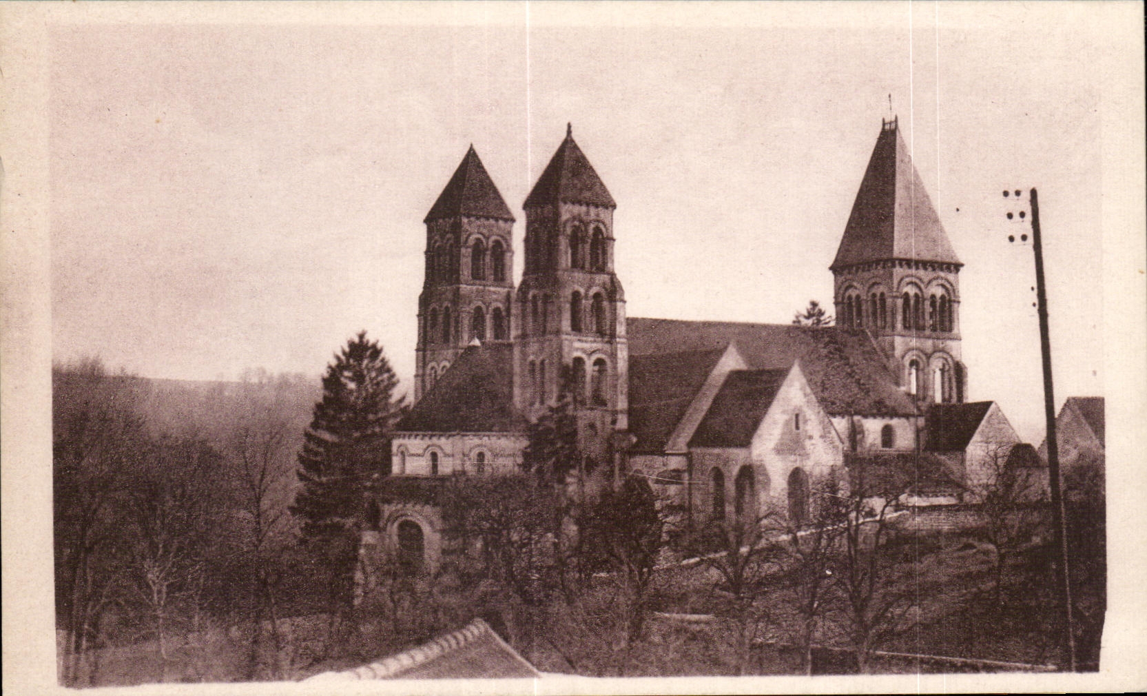 Moriénval (Oise) — L'Église, côté Nord — Photo P. Duclos, série 3