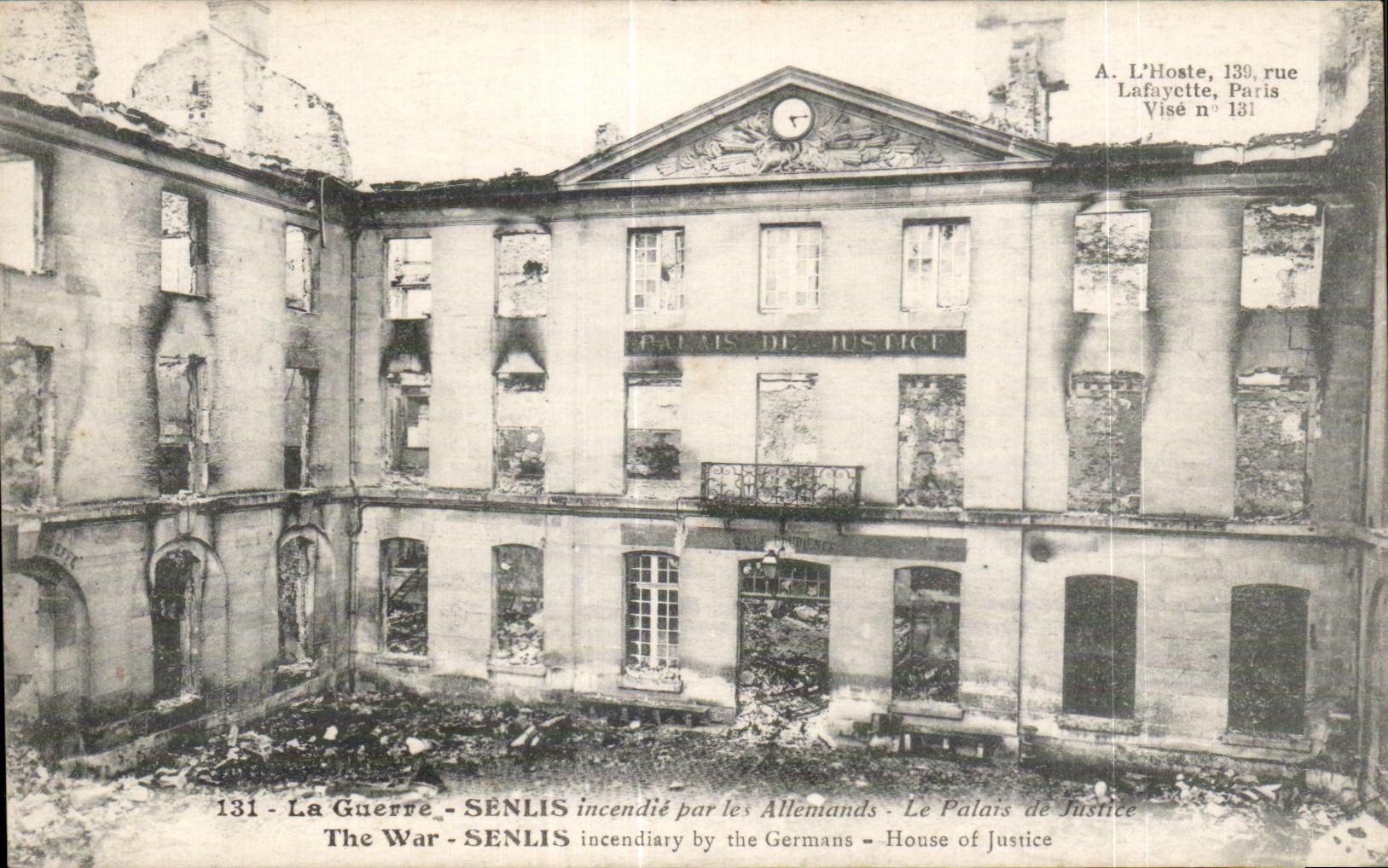 CPA Senlis incendie par les Allemands Le Palais de Justice The War