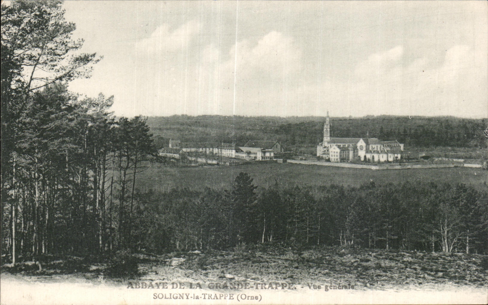 CPA Abbaye De la Grande Trappe Vue generale Soligny la Trappe (Orae)