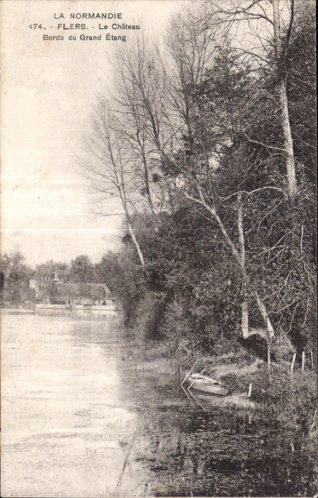CPA Flers La Normandie Le Chateau Bords du Grand Etang