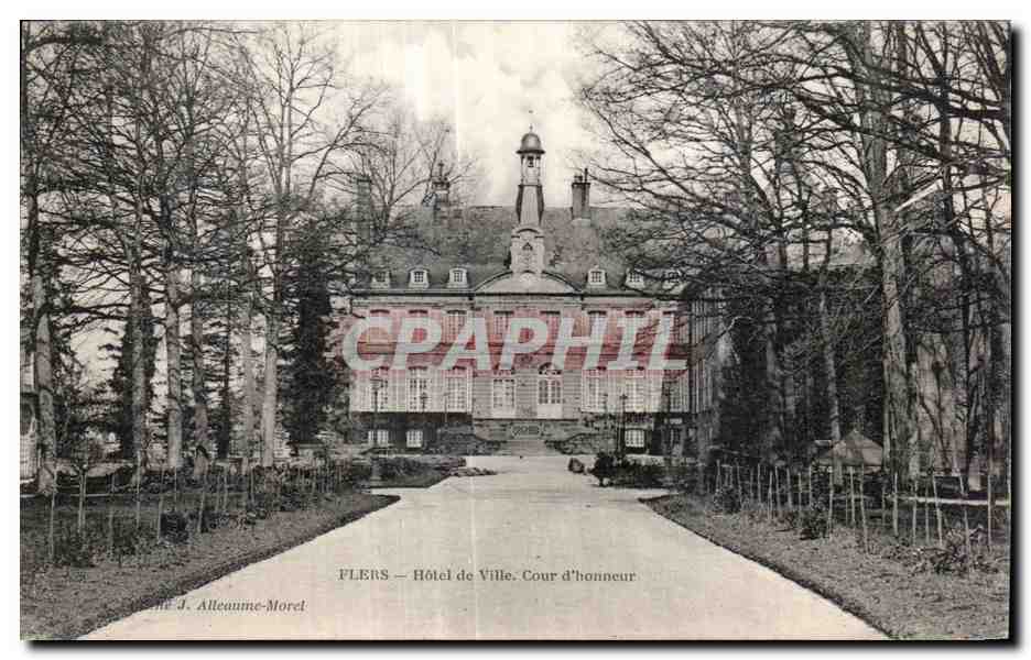 CPA Flers Holel de Ville Cour d honneur