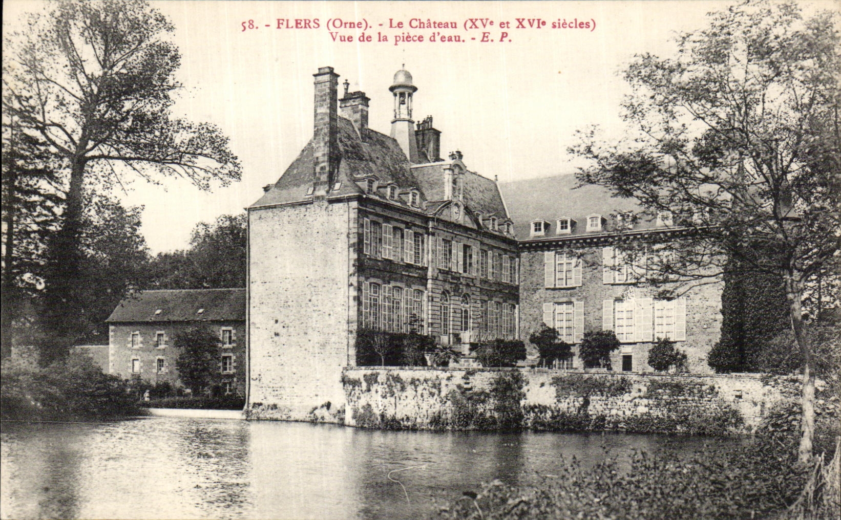 CPA Flers (Orne) Le Chateau (Xv et Xv siecle) Une piece d eau 