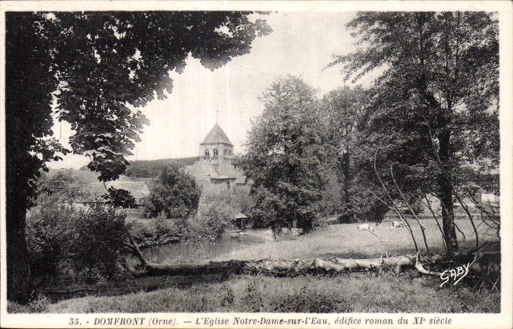 CPA Domfront (Orne) Eglise Notre Dame sur l Eau edifice roman du XI siecle