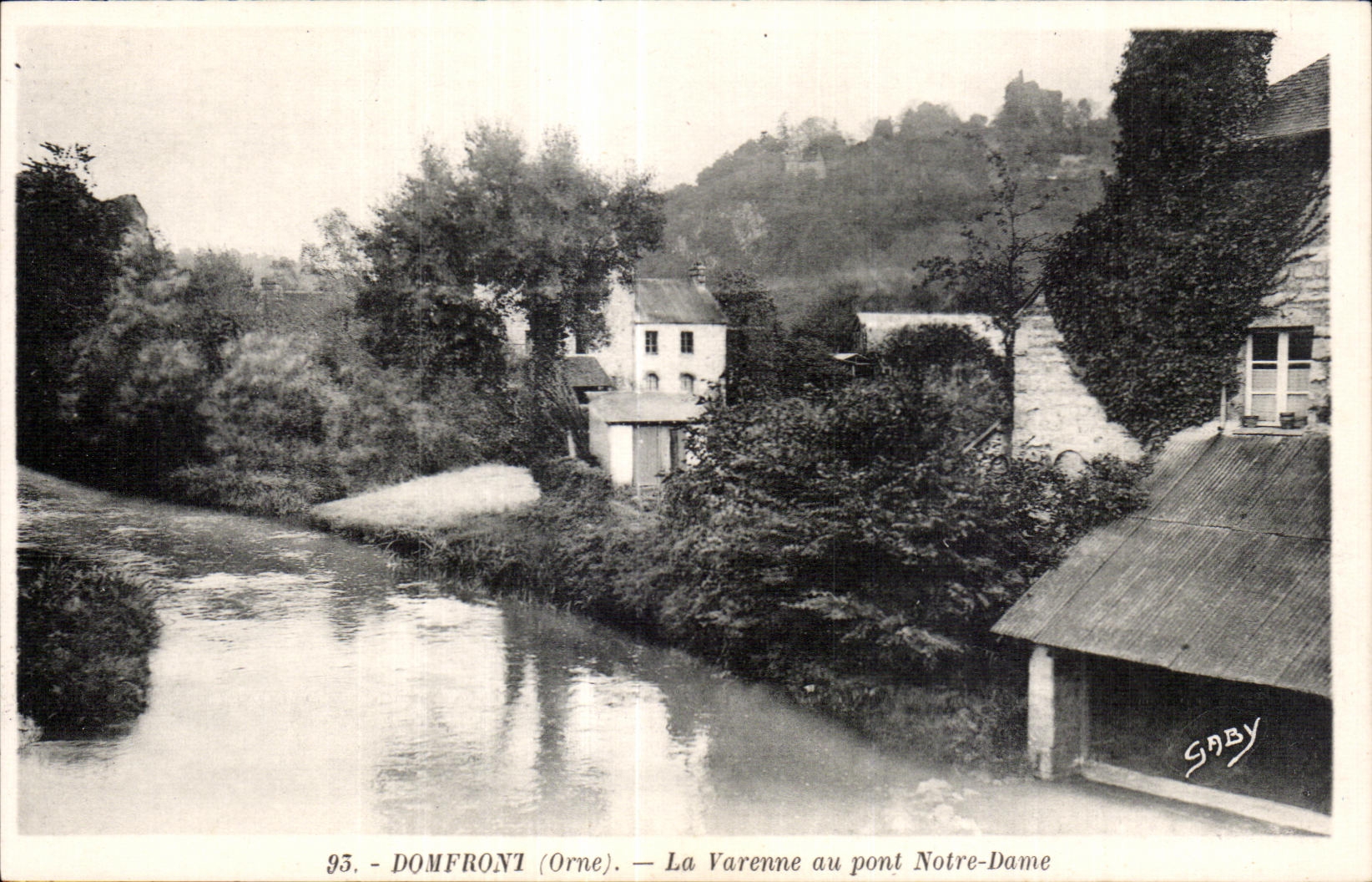 CPA Domfront (Orne) La Varenne au pont Notre Dame