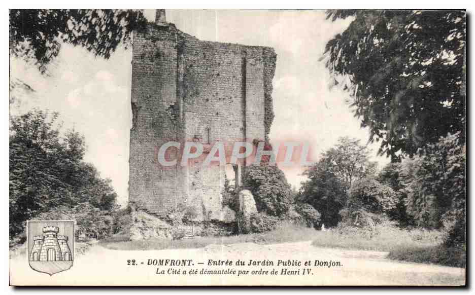 CPA Domfront Entree du Jardin Public et Donjon La cite a ete demantelee par ordre de Henri IV