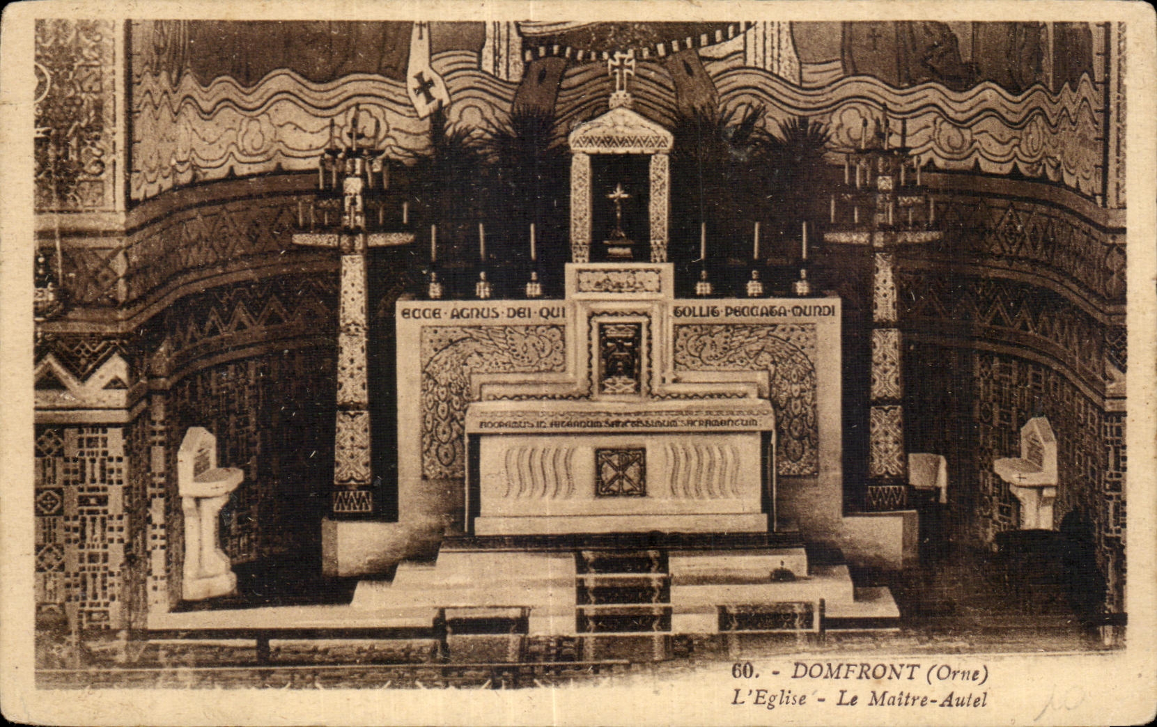 CPA Domfront (Orne) L Eglise Le Maitre Autel