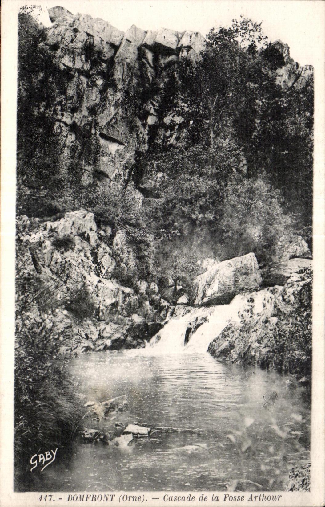 CPA Domfront (Orne) Cascade de la Fosse Arthour
