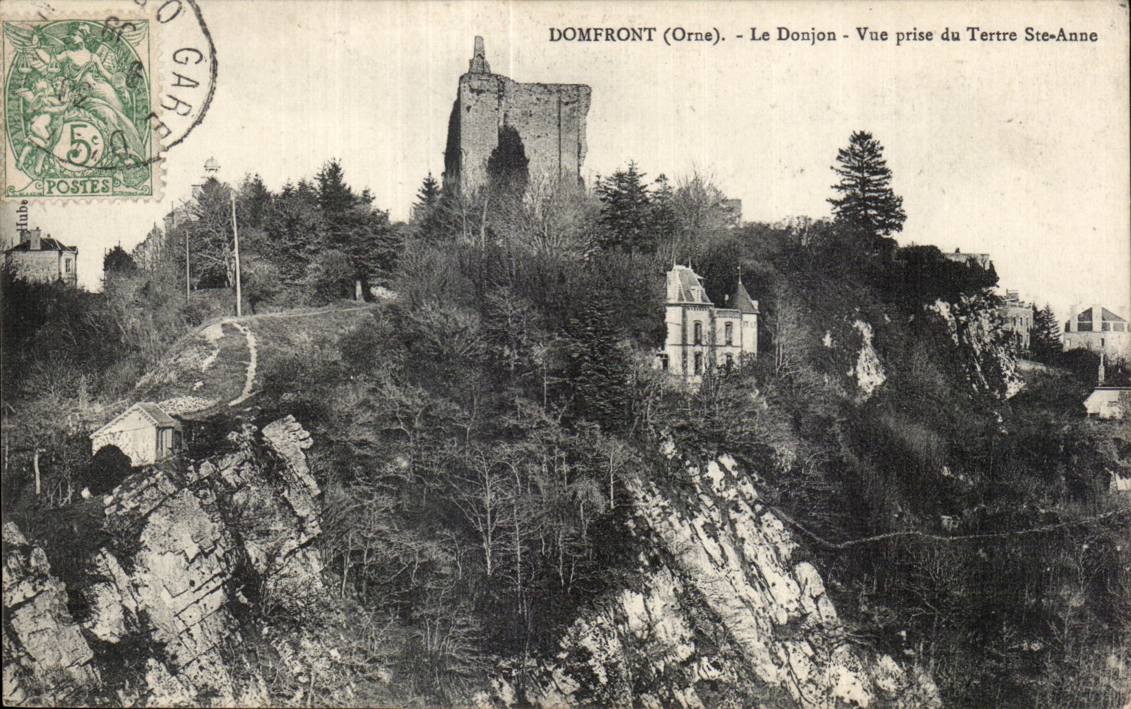 CPA Domfront (Orne) Le Donjon Vue prise du Tertre Ste Anne
