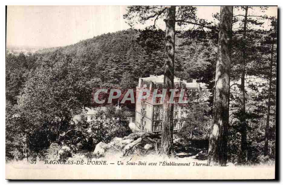 Bagnoles-de-l'Orne — Un Bosco con l'Establishment Termale — LL