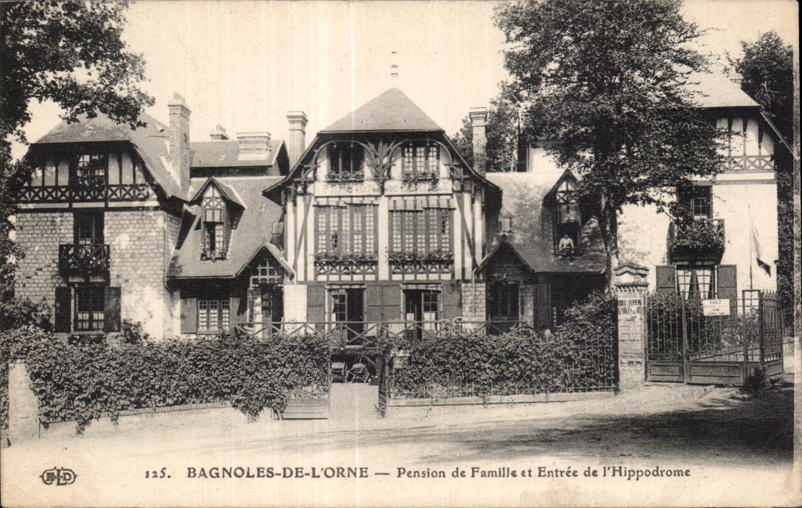 Bagnoles-de-l'Orne — Pension de Famille et Entrée de l'Hippodrome — Éditeur BLD, n° 125