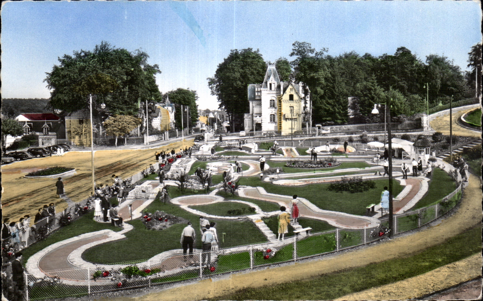 Estación Termal de BAGNOLES-de-l'ORNE — El Golf Miniatura y el Castel-Hôtel — Ediciones R. Gelliois