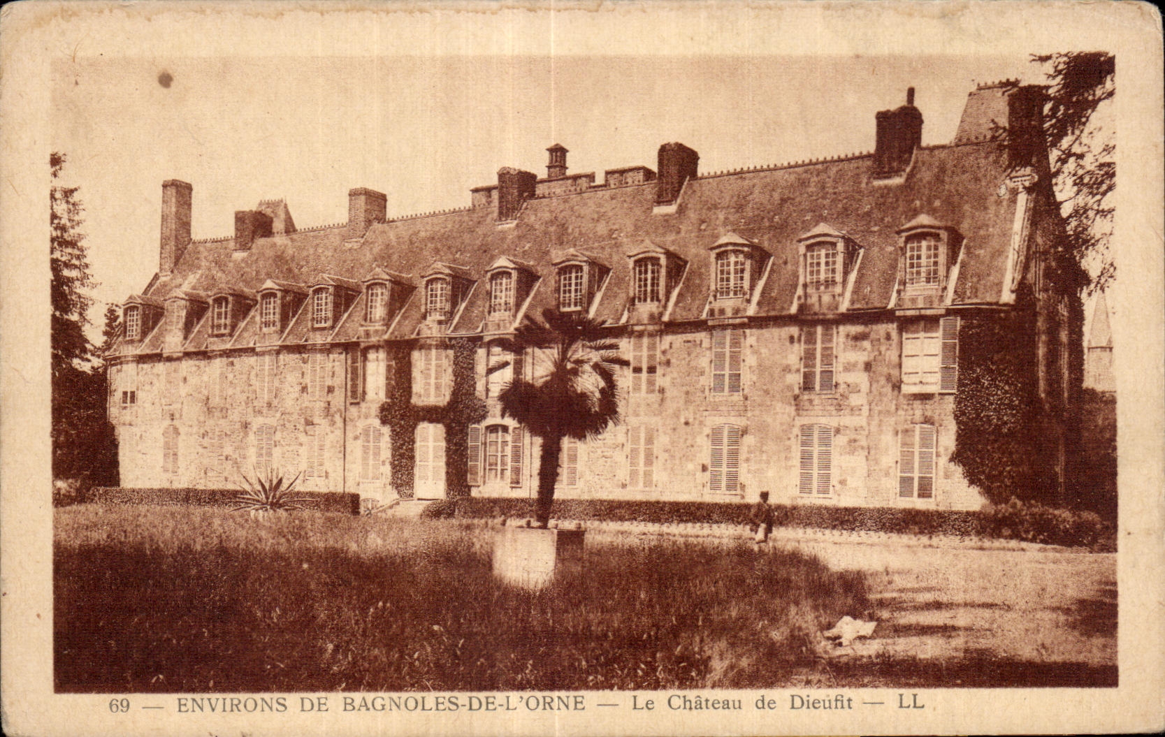 CPA Environs De Bagnoles De L orne Le Chateau de Dieufit LL