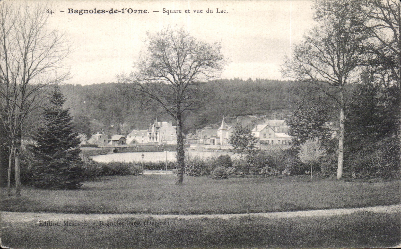 CPA Bagnoles De L orne Square et Vue du Lac