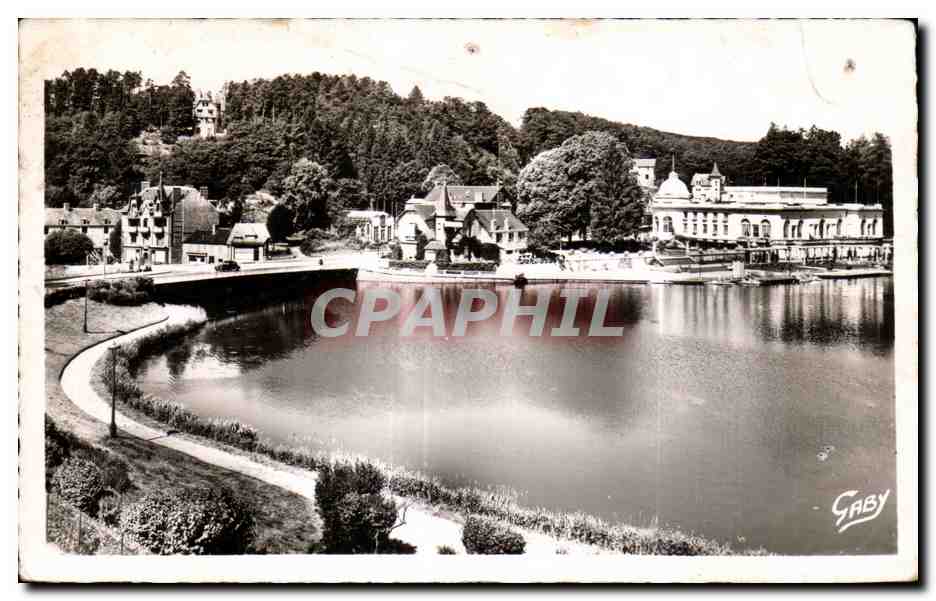 Bagnoles-de-l'Orne — Casino del Lago y Calle de Tessé — Ediciones Caby