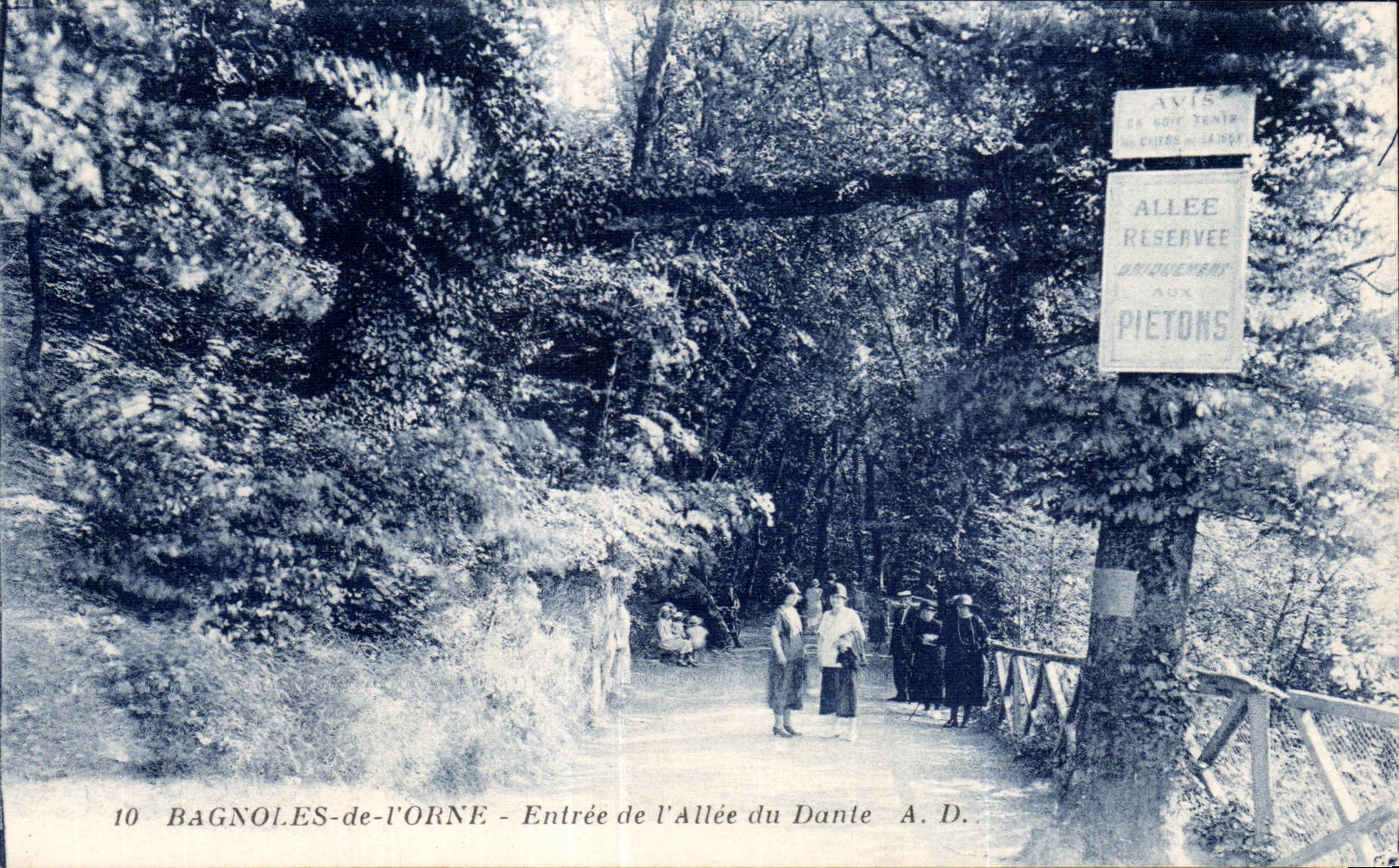 CPA Bagnoles De L orne Entree de l Allee du Dante AD