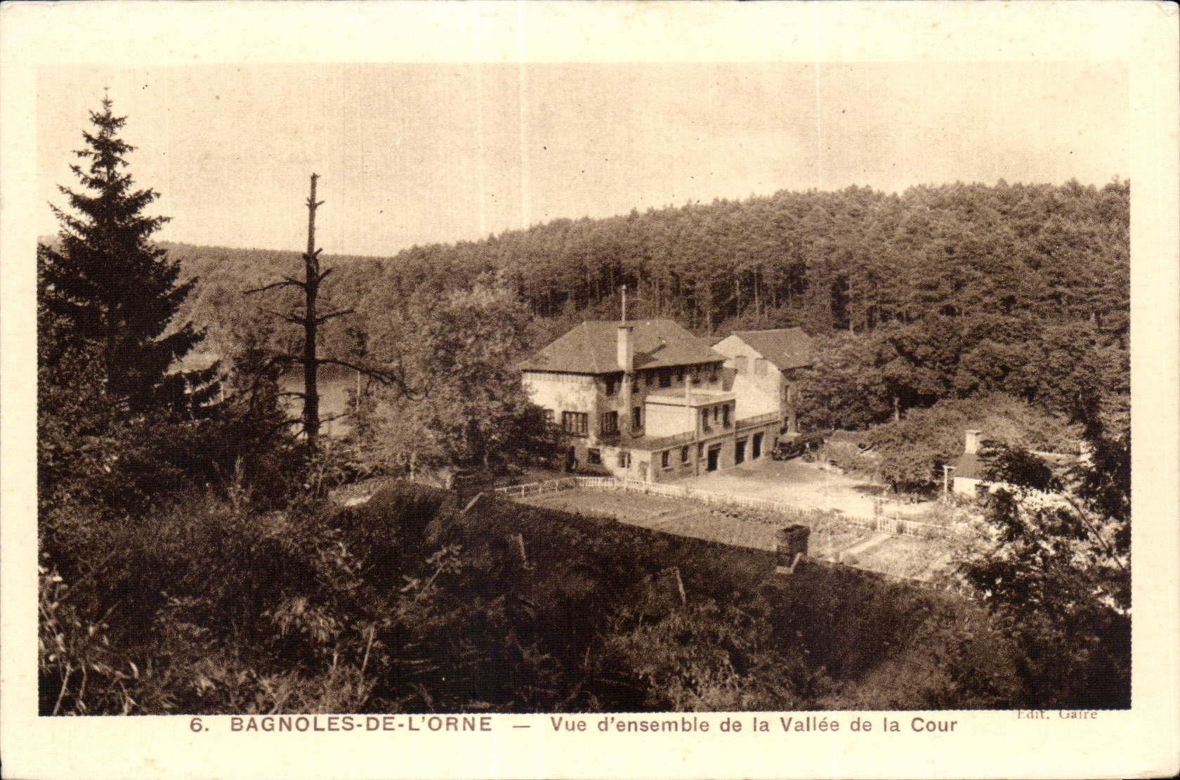 CPA Bagnoles De L orne Vue d Ensemble de la Vallee de la Cour