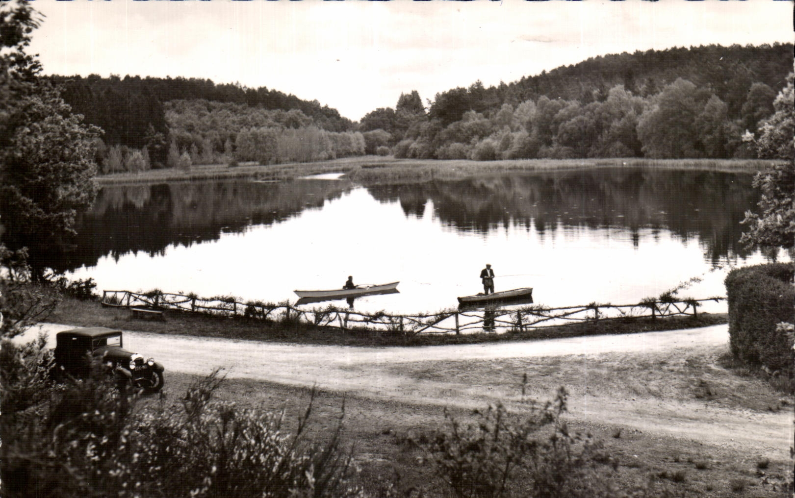 Meer in de Vallei van Cour — Omgeving van Bagnoles-de-l'Orne — Éditions Réal Giffi-Maunais