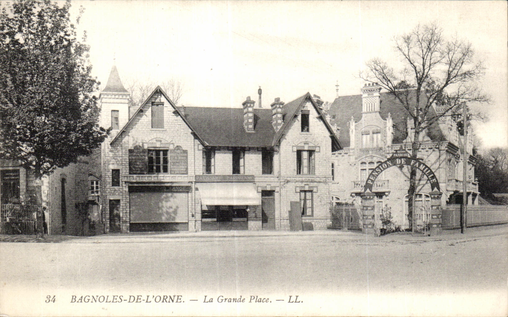 CPA Bagnoles De L Orne La Grand Place LL