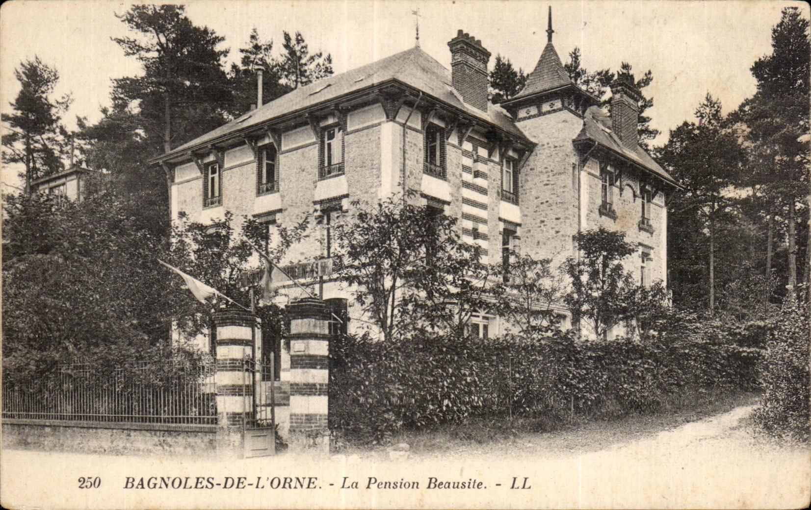 CPA Bagnoles De L Orne La Pension Beau site LL