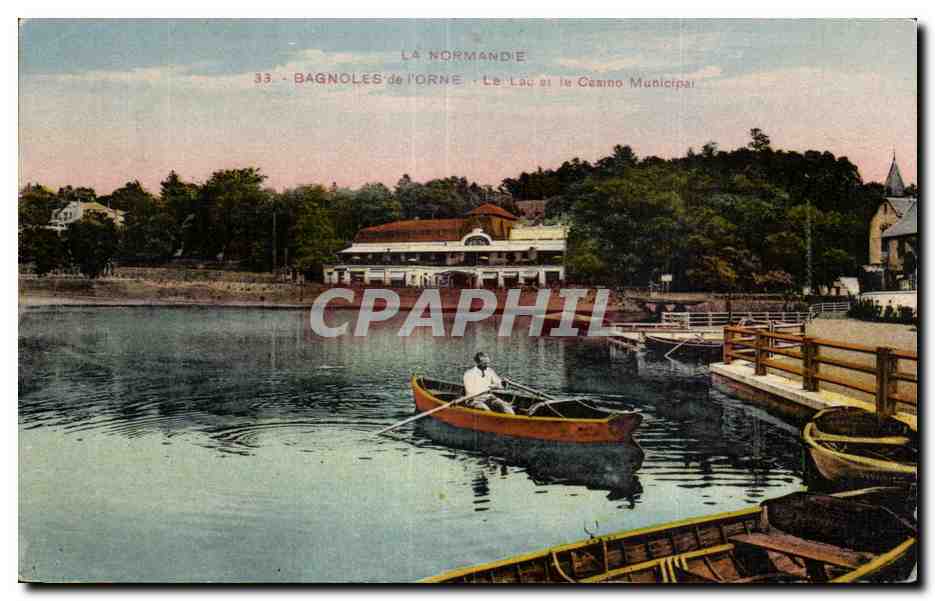 CPA La Normandie Bagnoles De L Orne Le Lac et le Casino Municipal