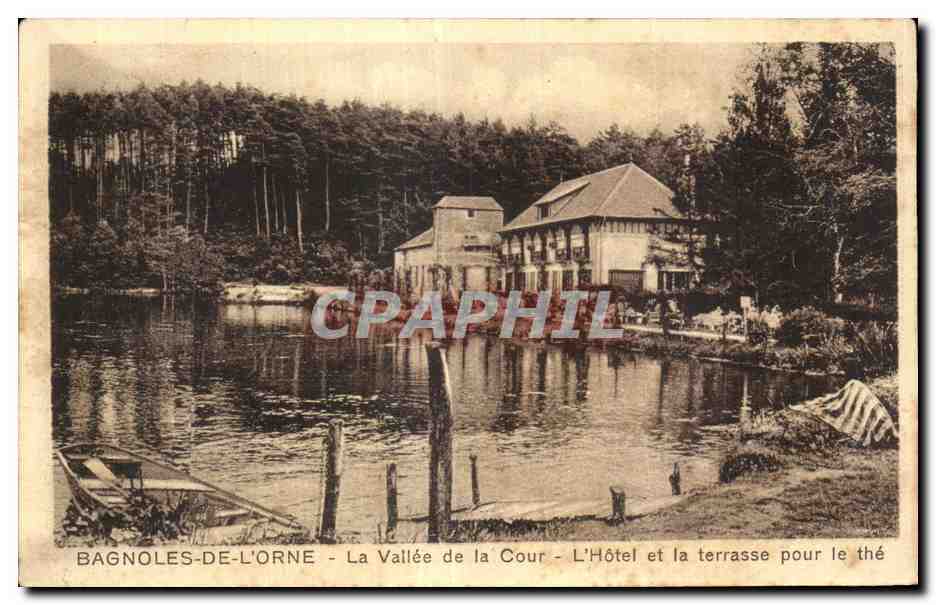 CPA Bagnoles De L Orne La Vallee de la Cour L Hotel et la Terrasse Pour le the