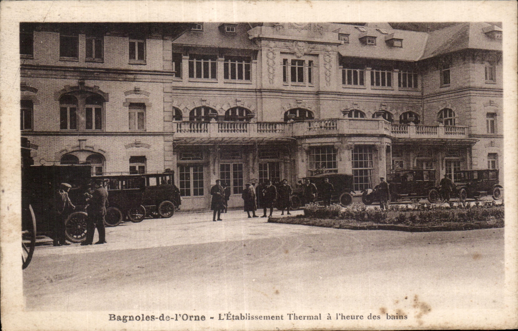 CPA Bagnoles De l Orne L Etablissement Thermal a Pheurmal des bains