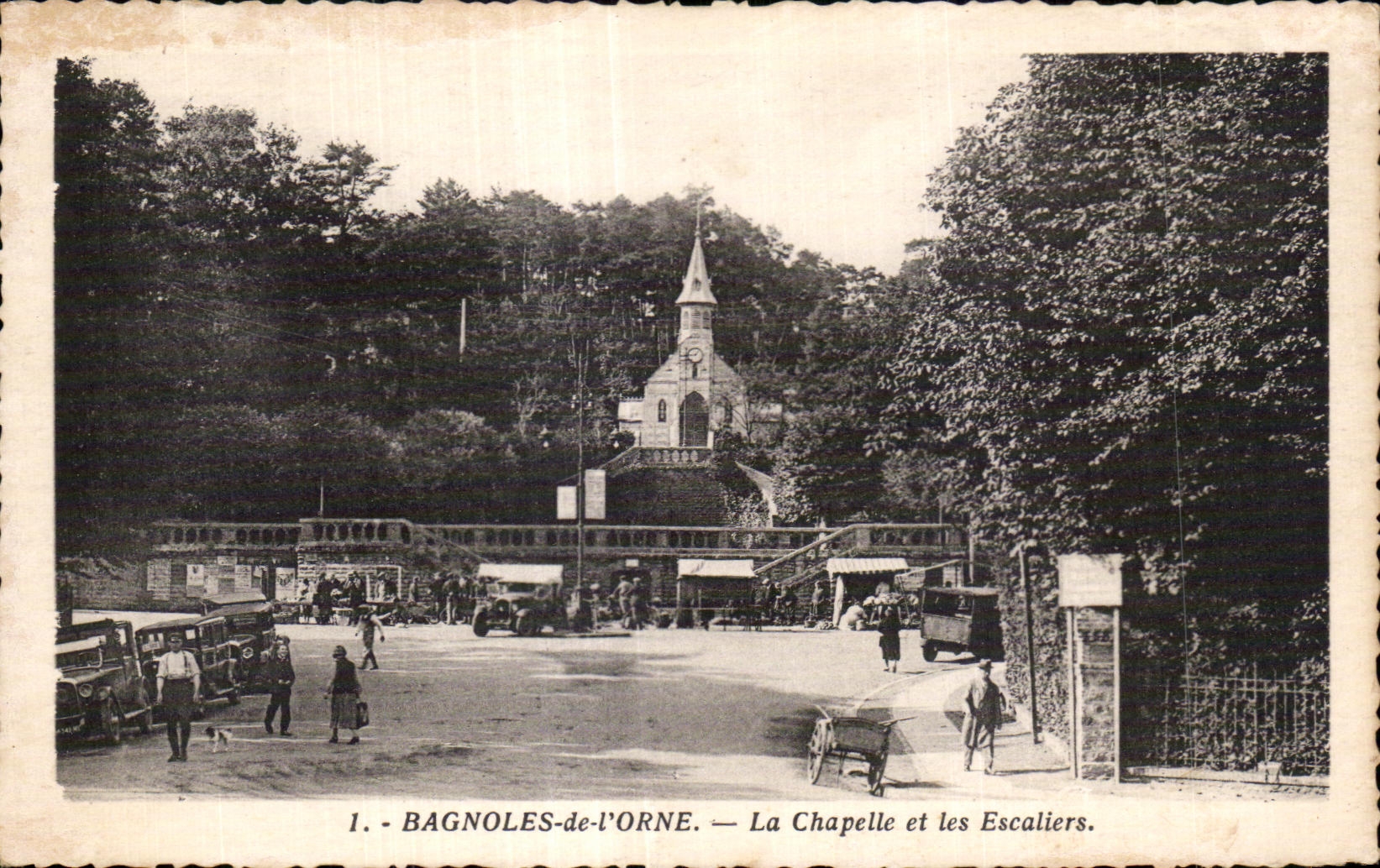 CPA Bagnoles De L orne la Chapelle et les Escaliers