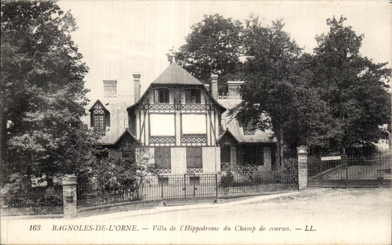 Bagnolles-de-l'Orne — Villa de l'Hippodrome du Champ de courses — LL.