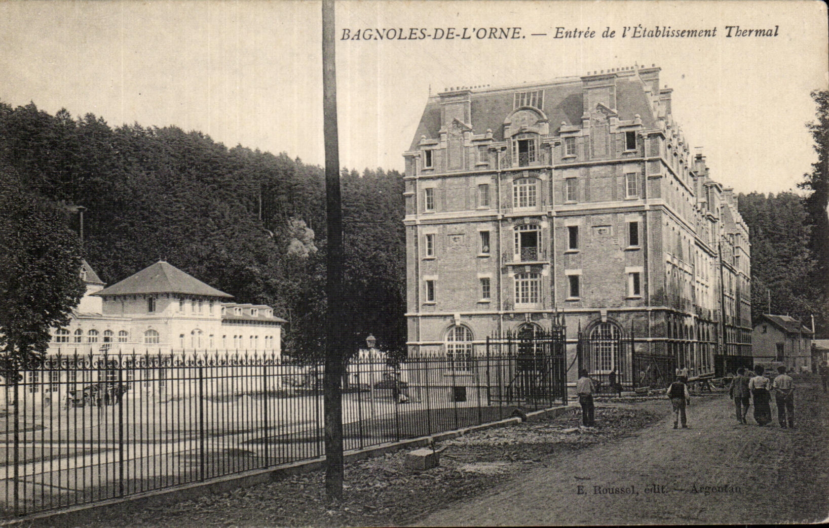 Bagnolles-de-l'Orne — Entrée de l'Établissement Thermal — E. Roussel, édit. — Argentan