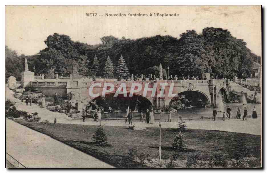 CPA Metz Nouvelles fontaines a I Esplanade