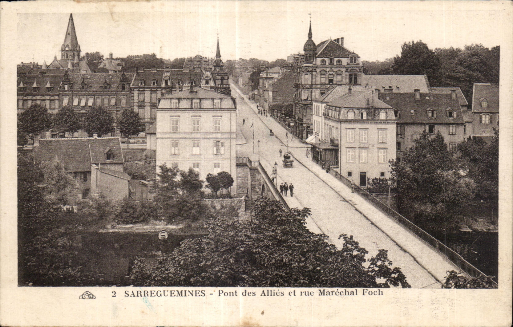 CPA Sarreguemines Pont des Allies et rue Marechal Foch