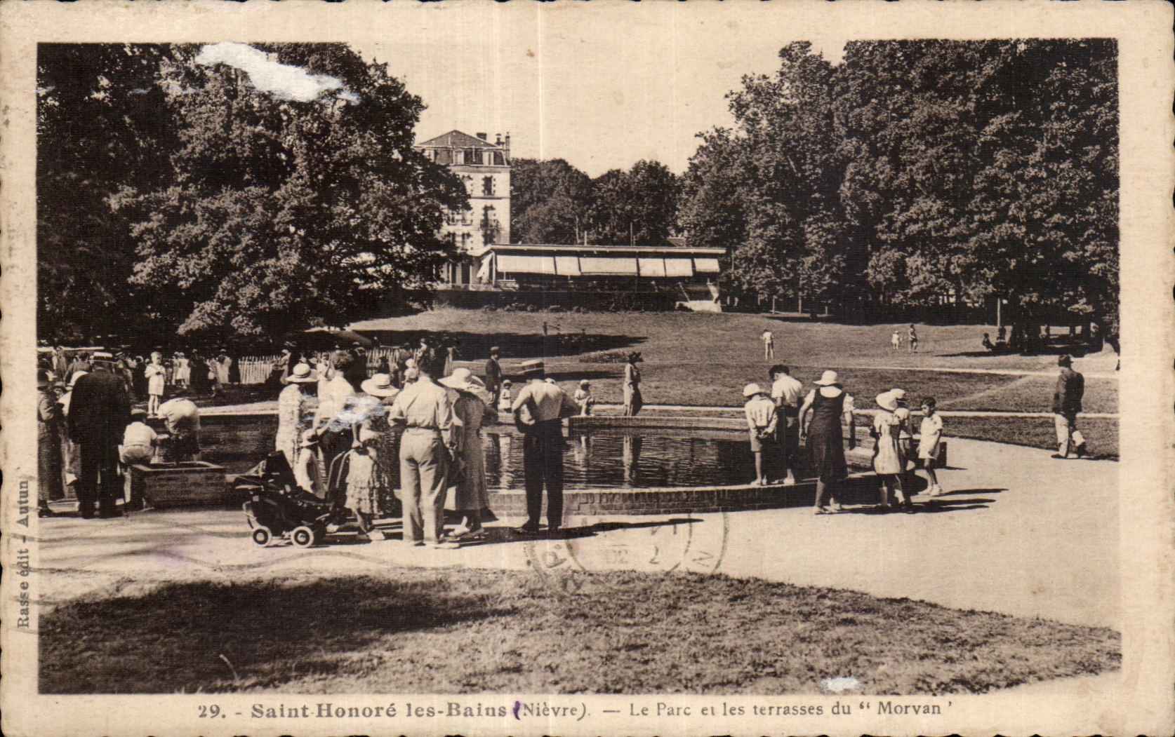 CPA (Nievre) Saint Honore les Bains Le Parc et les terrasses du Morvan
